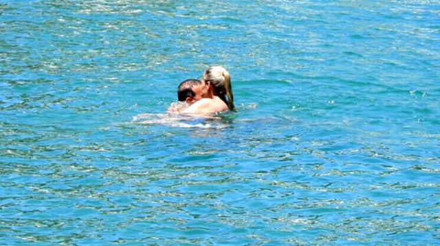 Məşhur aktrisa əri ilə öpüşərkən görüntüləndi - FOTO + VİDEO