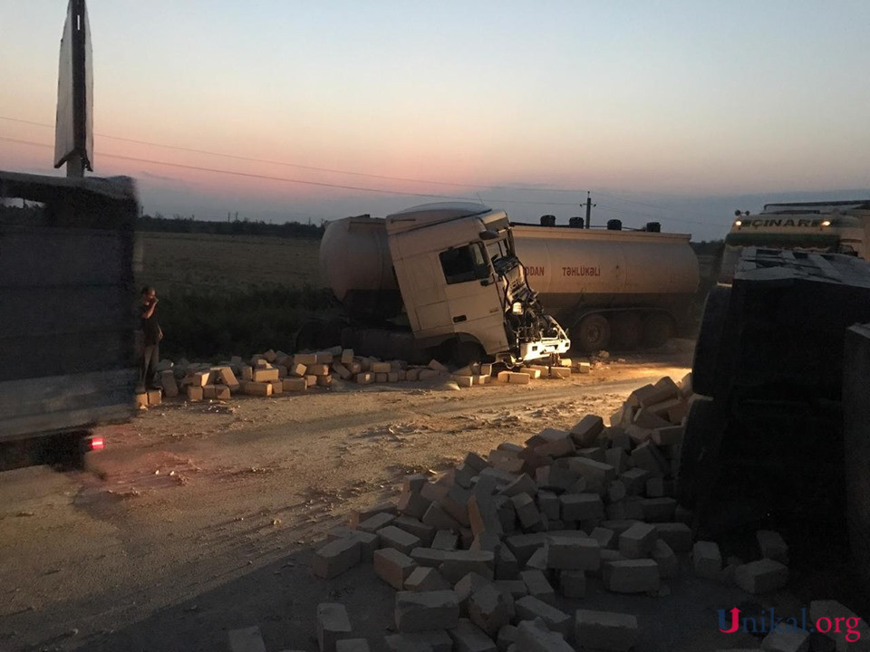 Yanacaq daşıyan maşın  "Kamaz"a çırpıldı - Xəsarət alan var