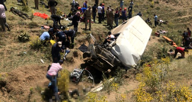 Türkiyədə ağır qəza - Çox sayda ölənlər var (FOTO)