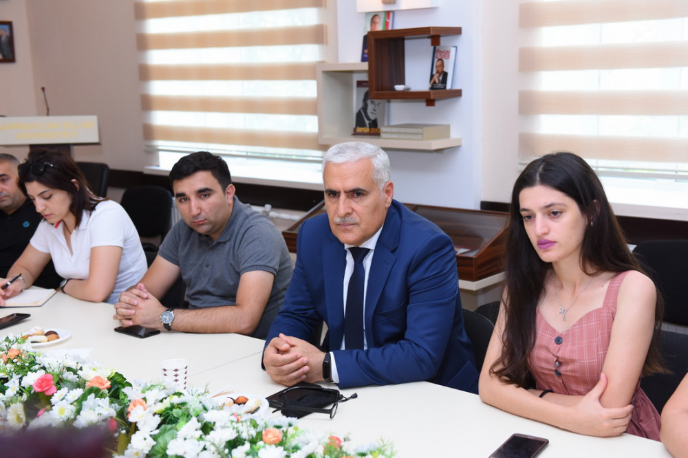 ADU-da media nümayəndələri mükafatlandırıldı (Fotolar)