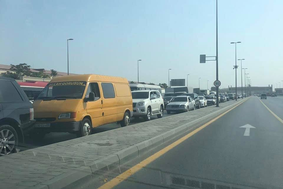 Bakıda qəza tıxaca səbəb oldu - FOTO