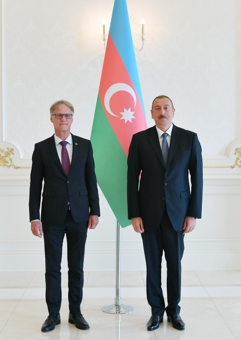 İlham Əliyev səfirin etimadnaməsini qəbul etdi - FOTO
