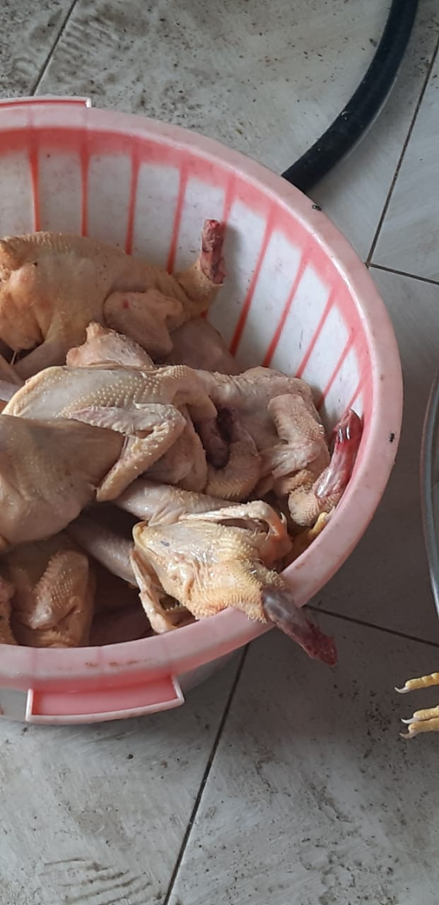 Toyuq sexinin fəaliyyəti məhdudlaşdırıldı - FOTO