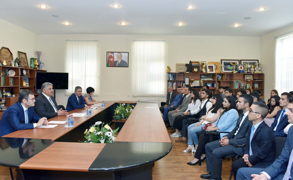 Gənc Liderlər Proqramının 2019-cu il üçün məzunları mükafatlndırıldı - FOTOLAR