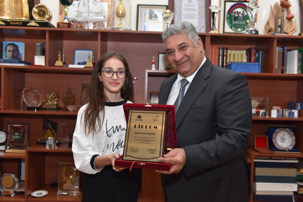 Gənc Liderlər Proqramının 2019-cu il üçün məzunları mükafatlndırıldı - FOTOLAR