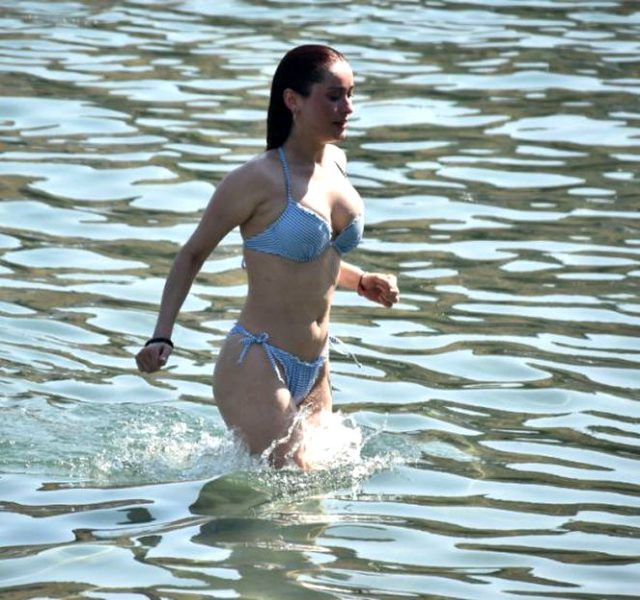 Çimərlikdə akrobatik hərəkətlər etdi - FOTOLAR