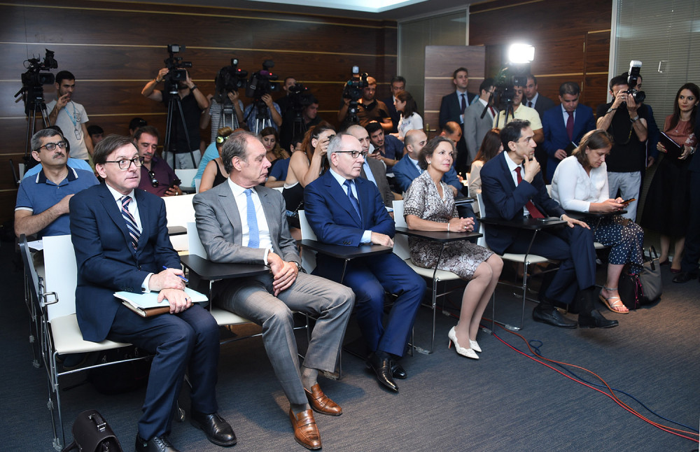 Nazir Fransalı həmkarını qəbul etdi - Sənədlər imzalandı