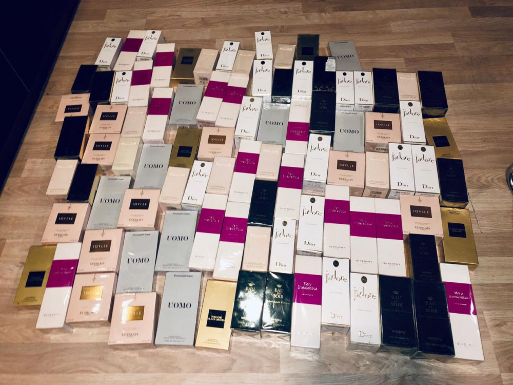 92 ədəd ətiri görün harada gizlətdi! - FOTO