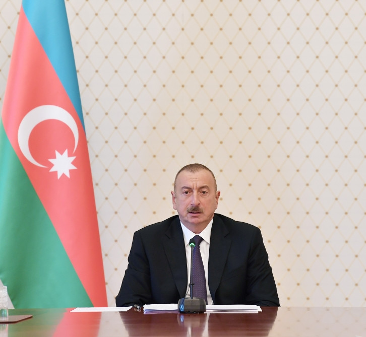 İlham Əliyev müşavirə keçirdi 