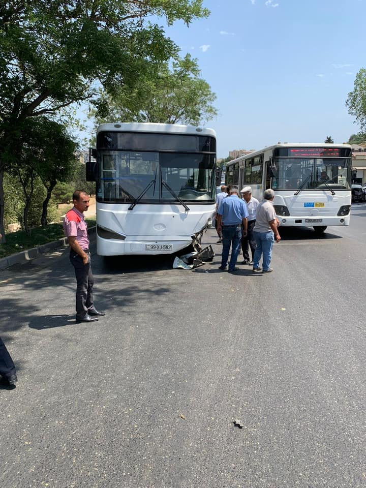 Bakıda avtobusla maşın TOQQUŞDU - Sürücü öldü - FOTO (YENİLƏNİB)