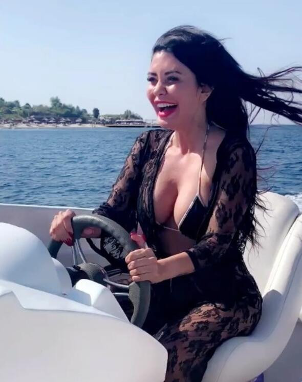 Məşhur müğənniyə əxlaqsız təklif - FOTO