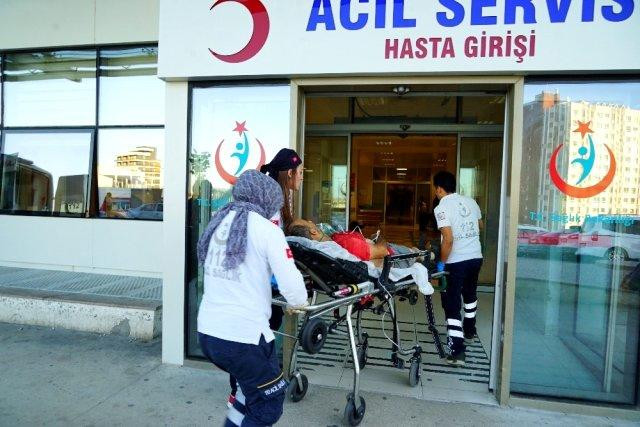Qəssablar arasında qiymət üstündə bıçaqlanma: iki nəfərin vəziyyəti ağırdır - FOTO