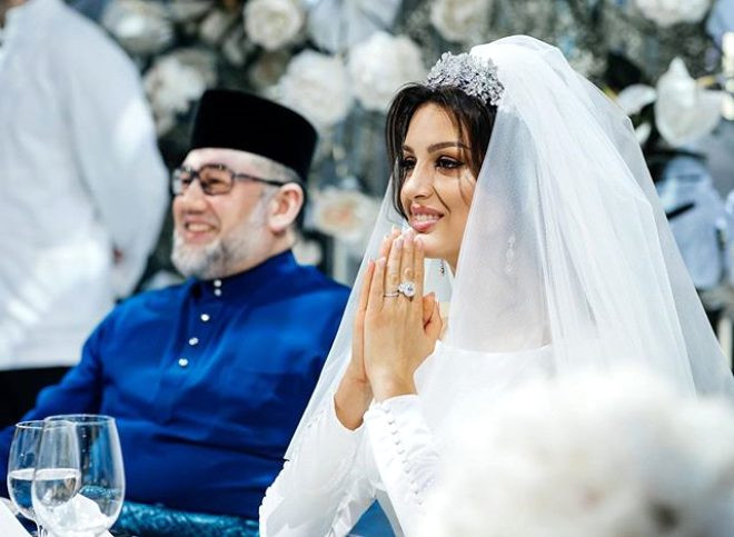 Taxtından imtina edib, onu aldı - Kral seks görüntüsünə görə ortada qaldı (FOTO)
