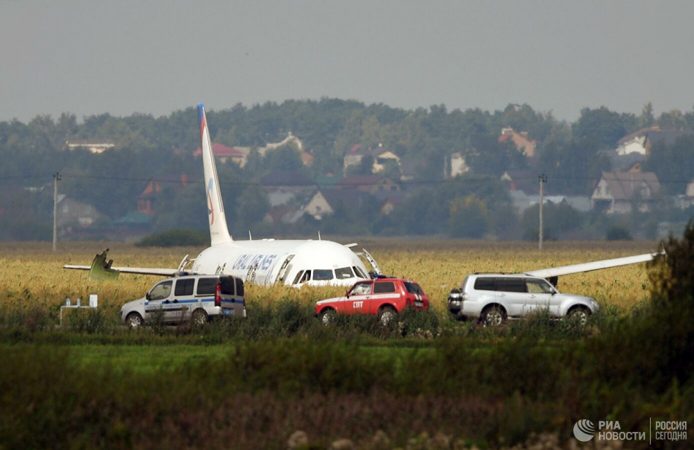 Putin quşlarla toqquşan təyyarənin pilotlarını mükafatlandıracaq - VİDEO