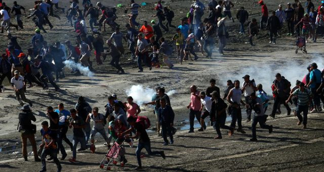 Rus ordusu İdlibi bombaladı - 124 min insan Türkiyə sərhədinə gəldi (FOTO)