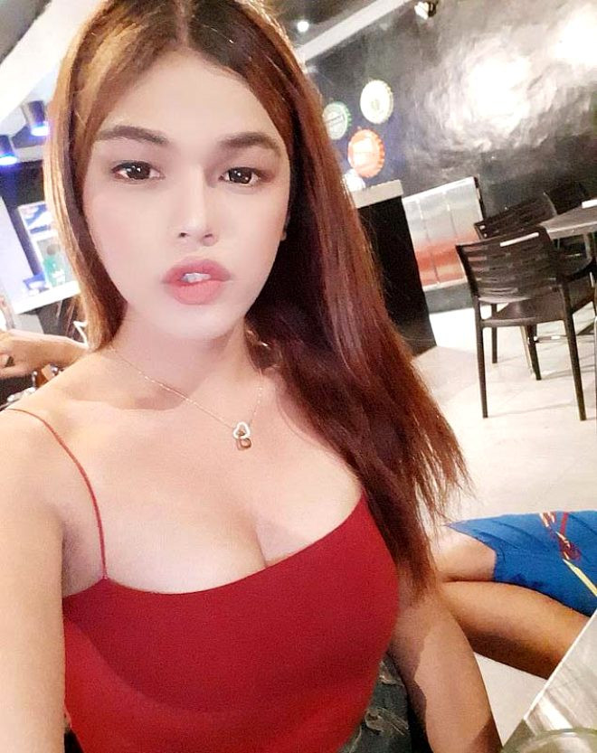 Ticarət mərkəzində BİABIRÇILIQ: Qadınlar tualetinə girmək istəyən transı polis tutdu- FOTO