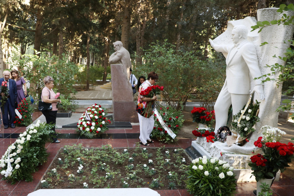 Leyla Əliyeva Müslüm Maqomayevin anım mərasimində - FOTOLAR