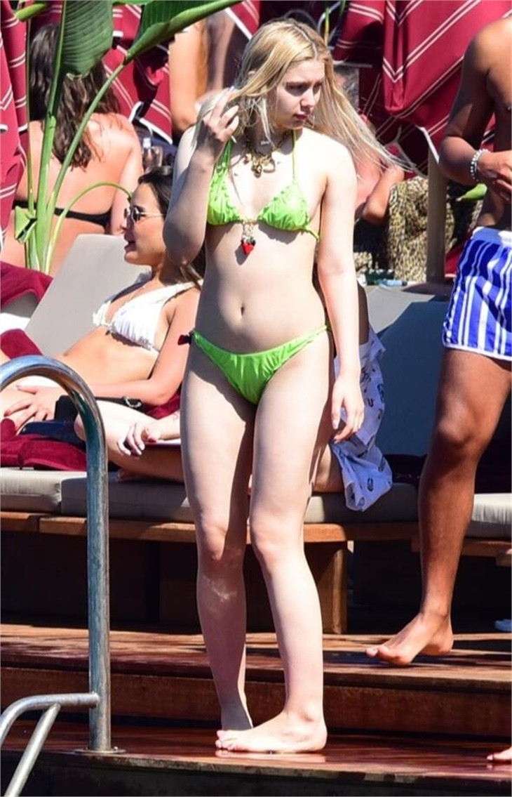 Məşhur ifaçı şok oldu: universitet imtahanında... - FOTO