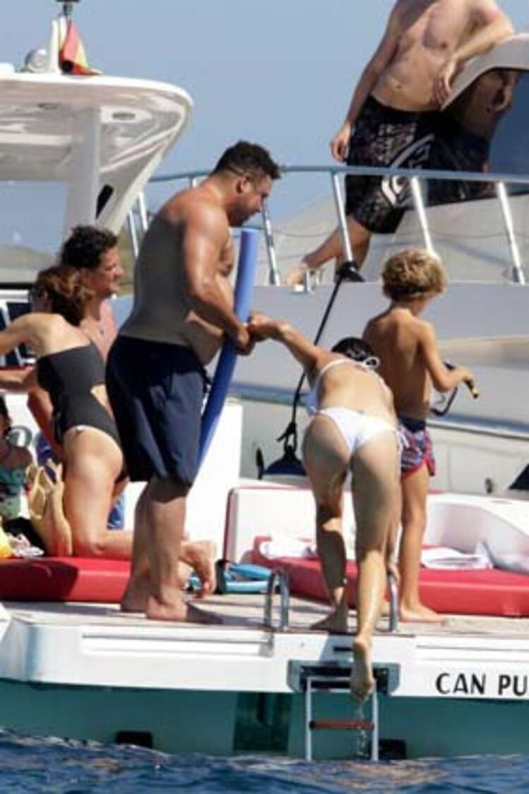 Ronaldo ailəsi ilə istirahətdə - çəkisi biraz da artıb (FOTOLAR)