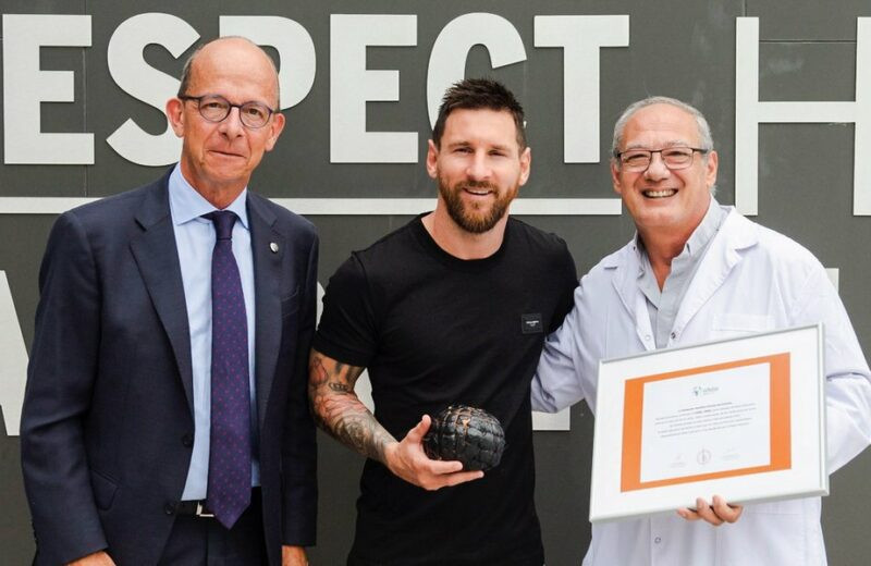 Messi əskidən hazırlanan topla mükafatlandırıldı - FOTO