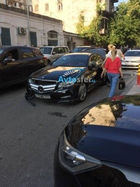 Mətanət Əsədova Bakıda qəzaya düşdü - FOTO