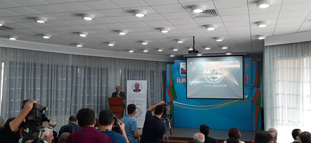 Vahid Nəzərovu MOK-da təbrik etdilər - FOTO