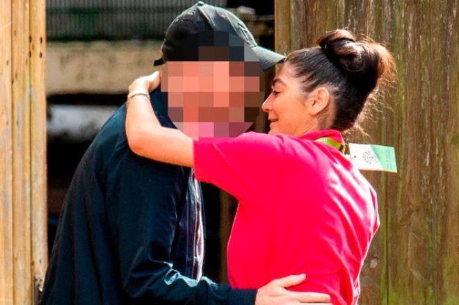 Geyim mağazasında biabırçılıq: satıcı qız oğlanlarla cinsi əlaqədə olurmuş - FOTO