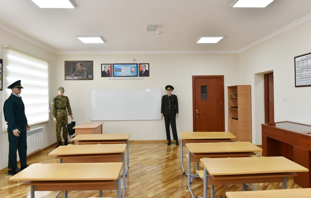 İlham Əliyev təmir olunan məktəbdə - FOTOLAR-YENİLƏNİB