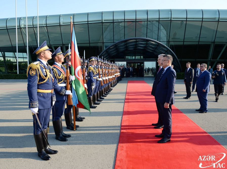 Türkiyənin Vitse-prezidenti Azərbaycana gəldi - FOTO