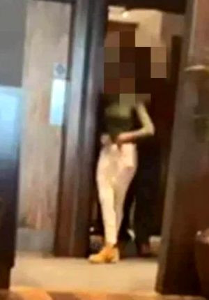 Fəvvarələr Meydanındakı restoranda BİABIRÇILIQ: Cütlük heç kimi vecinə almadan... (FOTO)