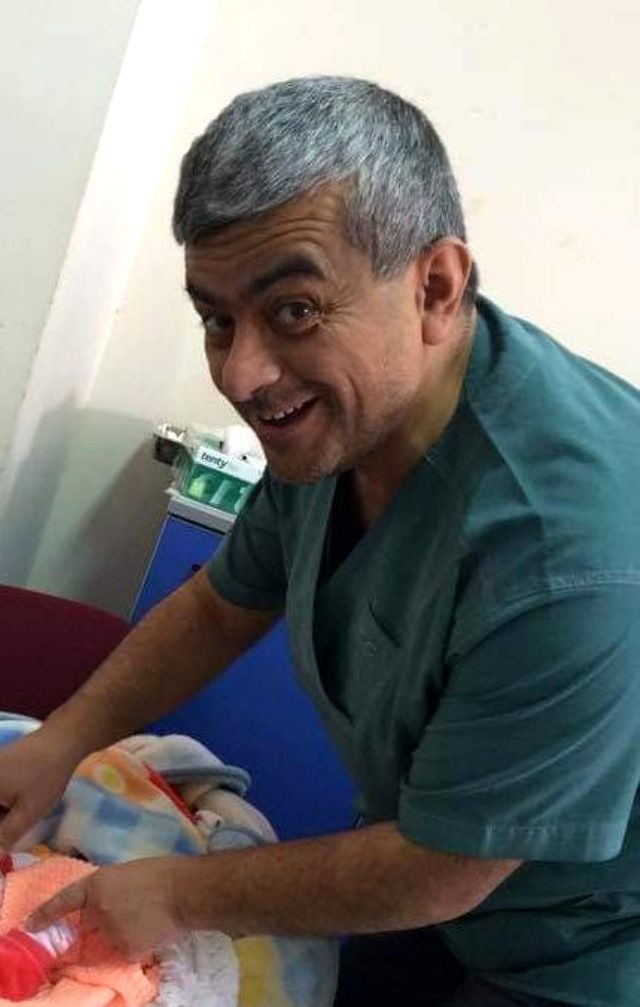 18 yaşlı gənc məşhur həkimi bıçaqladı - dişi keyləşmədiyi üçün (FOTO)