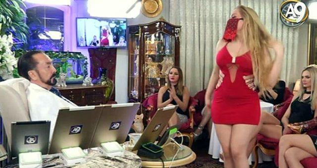 "Niyə verilişində çılpaq qızları oynadırdın?" sualına Adnan Oktardan qəribə cavab - FOTO