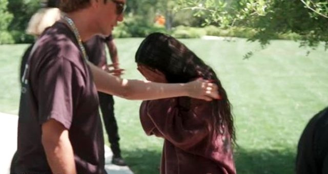 Kardaşyanın anasını döydülər - FOTOLAR