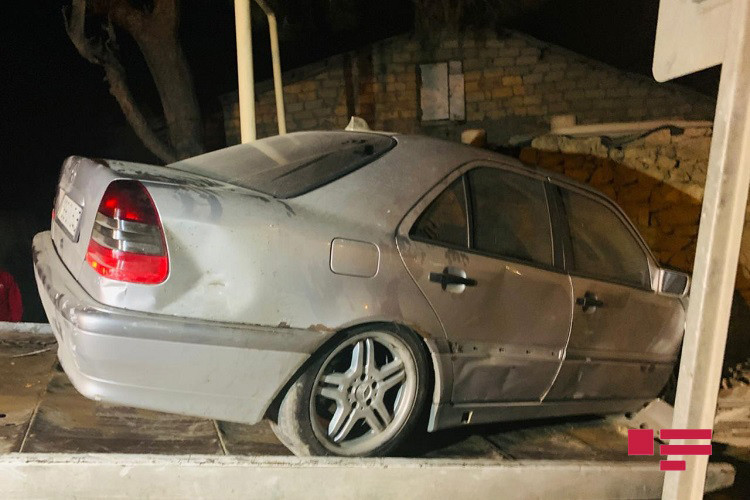 Bakıda iki avtomobil toqquşub, ölən və xəsarət alanlar var - FOTO