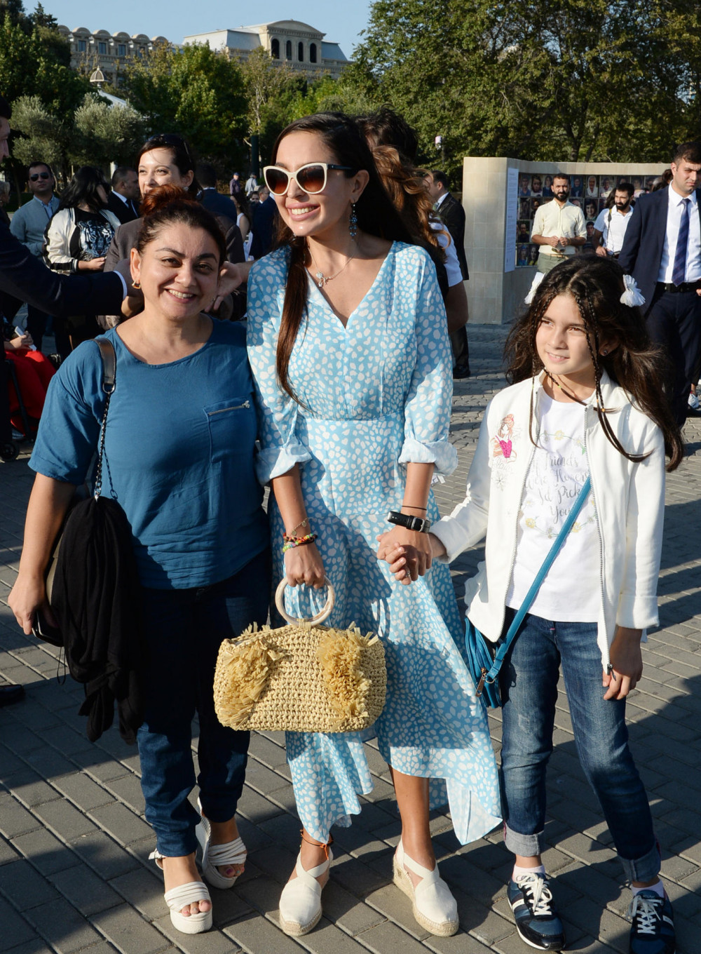 Leyla Əliyeva “Bir günəş altında” fotosərgisində - FOTO