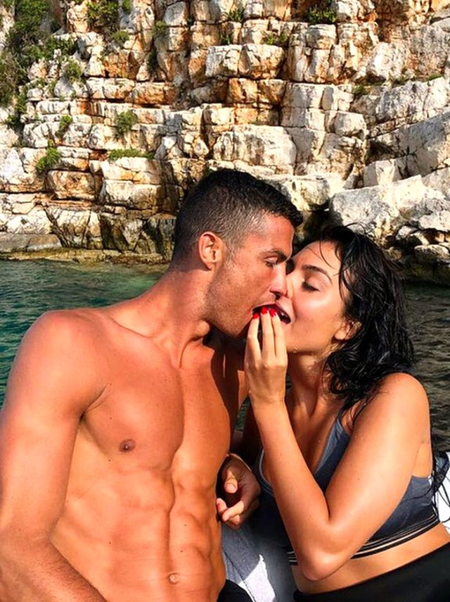 "Onunla cinsi münasibətim vurduğum qollardan daha yaxşıdır" - FOTOLAR