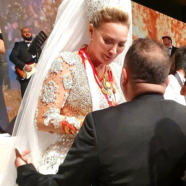 "Toyumda üstümə 5 milyonluq qızıl taxdılar" - Aylin