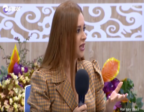 Xatirə arxasınca danışan şəxsin olduğu avtobusun qabağını kəsdi: Gəl bura... - FOTO