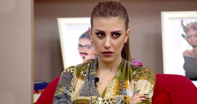 Daha bir məşhur alt paltarsız kamera önünə keçdi - FOTO + VİDEO