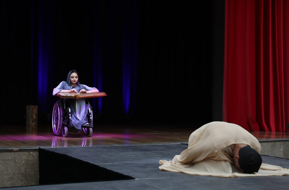 Leyla Əliyeva “Nəsimi” antreprizasının təqdimatında - FOTOLAR