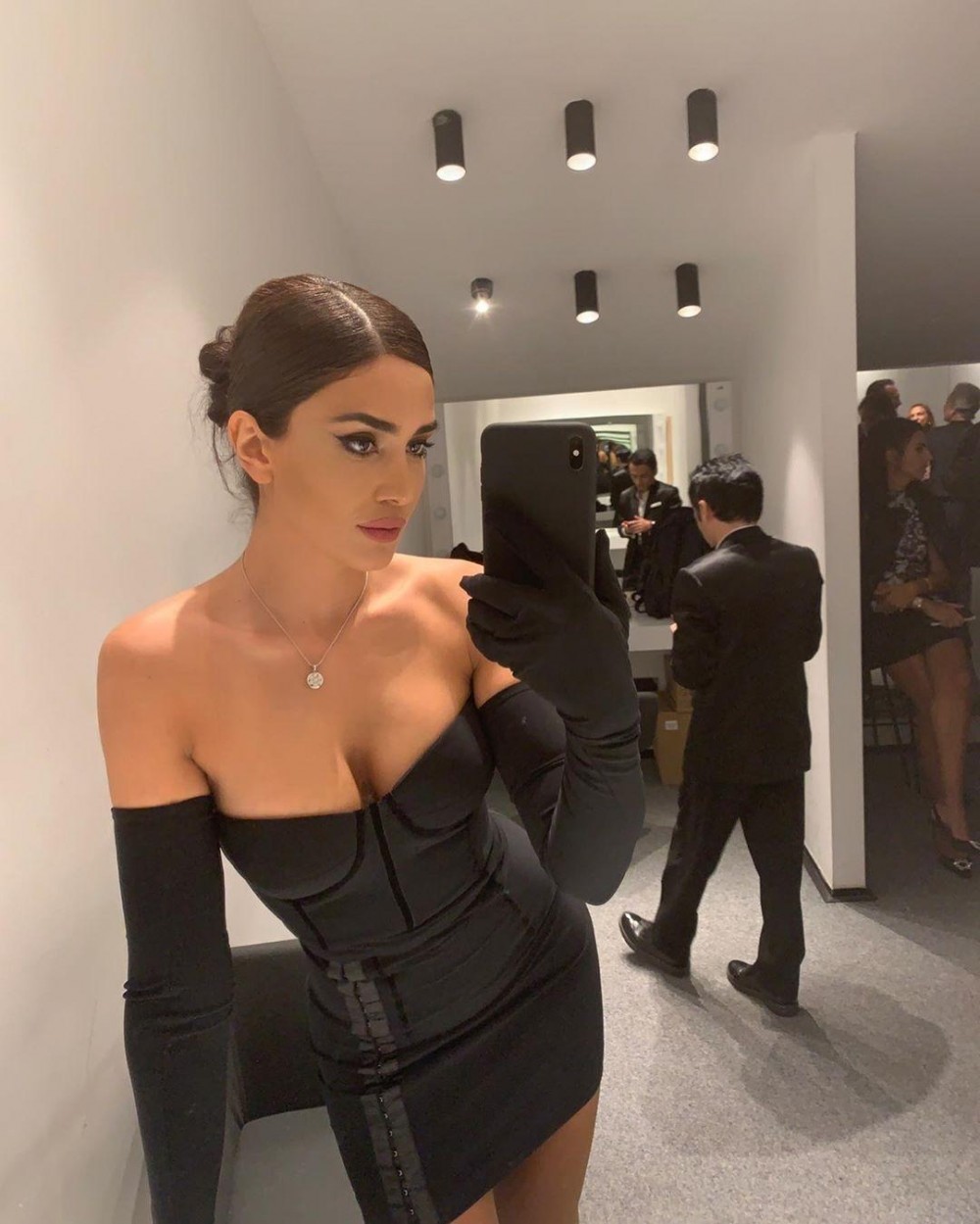 Pərvin qalaya bu geyimdə qatıldı - FOTOLAR