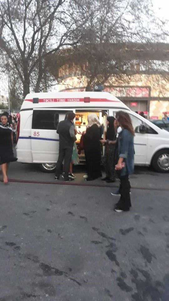 Bakıda çoxmərtəbəli binada baş verən yanğın söndürülüb - YENİLƏNİB (FOTO)