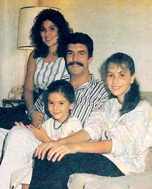 Bergüzar Korelin bacısı xadiməlik edir - FOTO +VİDEO