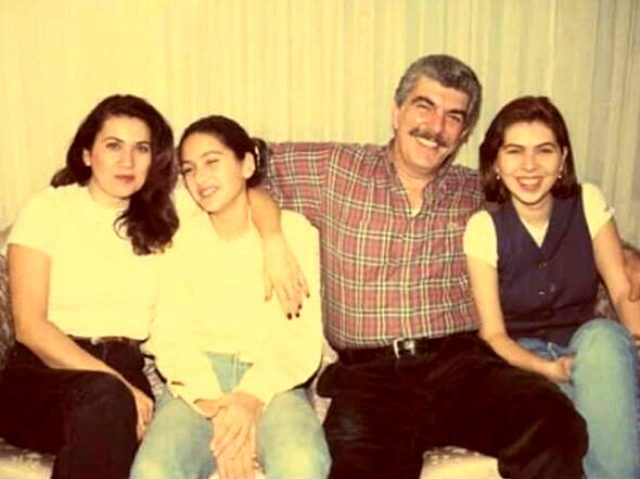 Bergüzar Korelin bacısı xadiməlik edir - FOTO +VİDEO