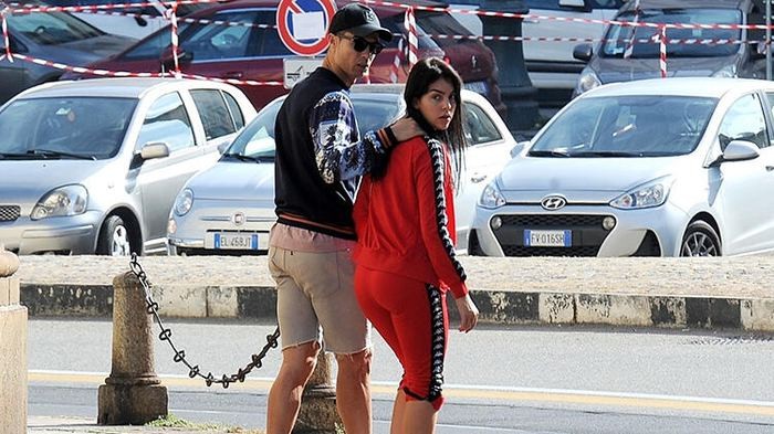 Ronaldo və sevgilisi jurnalistlərə əsəbləşdi - Bu görüntülərə görə ( FOTO)