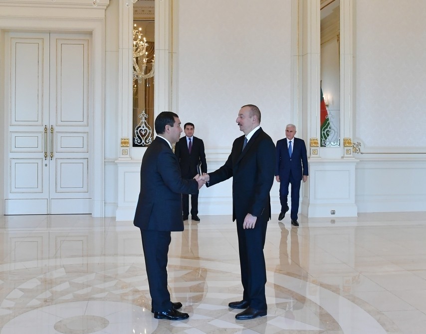 İlham Əliyev Qazaxıstanın yeni səfirinin etimadnaməsini qəbul etdi - FOTO