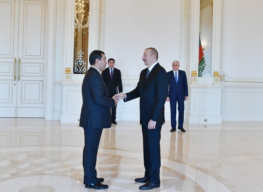 İlham Əliyev Qazaxıstanın yeni səfirinin etimadnaməsini qəbul etdi - FOTO