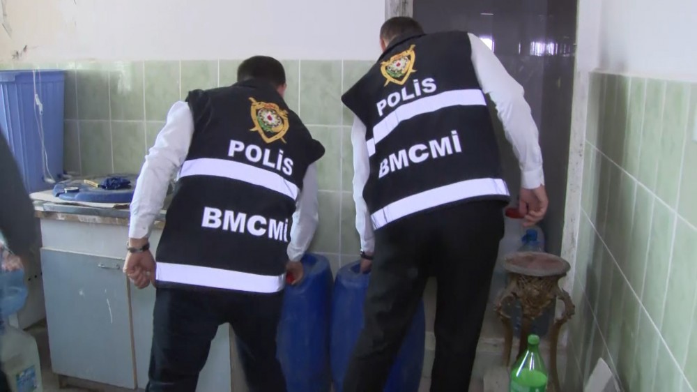 “Beluqa Tahir” saxlanıldı - Saxta spirtli içkilər hazırlayırmış... (FOTO)