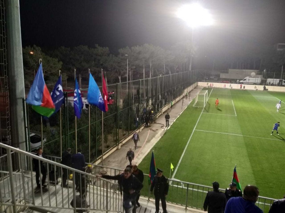 Azərbaycan - İsveçrə oyununda yanğın baş verib - FOTO