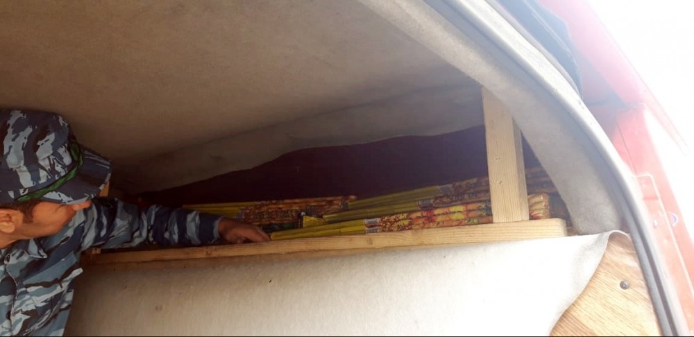 Gömrükçülər mikroavtobusdan görün nə tapdılar! - FOTOLAR